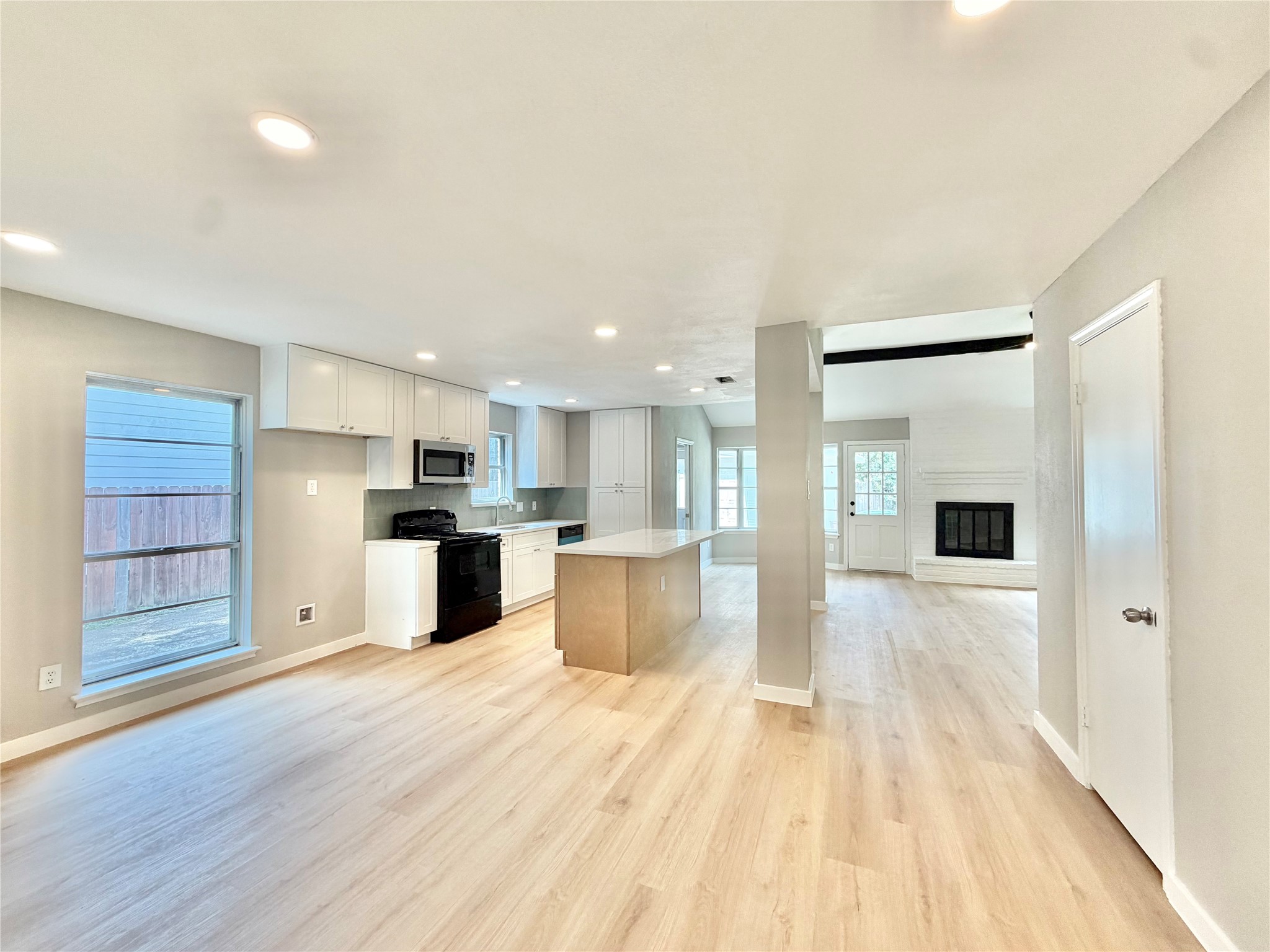 9010 Roos Road Houston, TX 77036 - Photo 6 of 42 Gallery Image 6