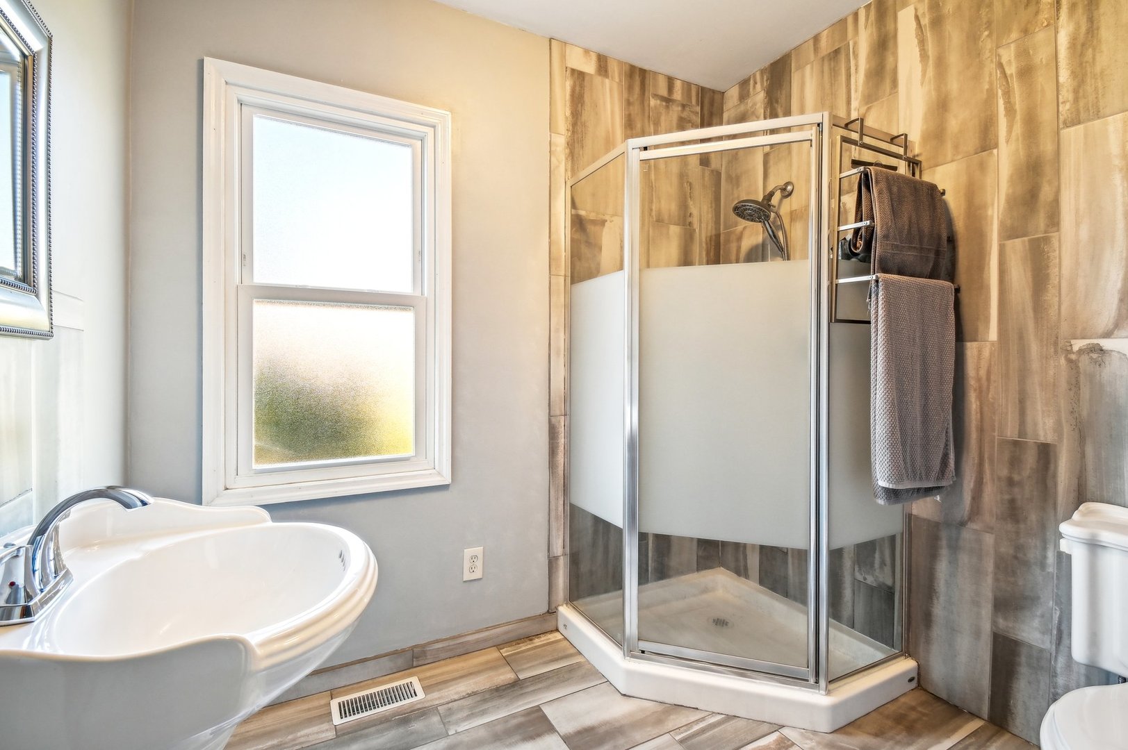 2900 Gabriel Avenue Zion, IL 60099 - Photo 20 of 52 a bathroom with a sink and a shower