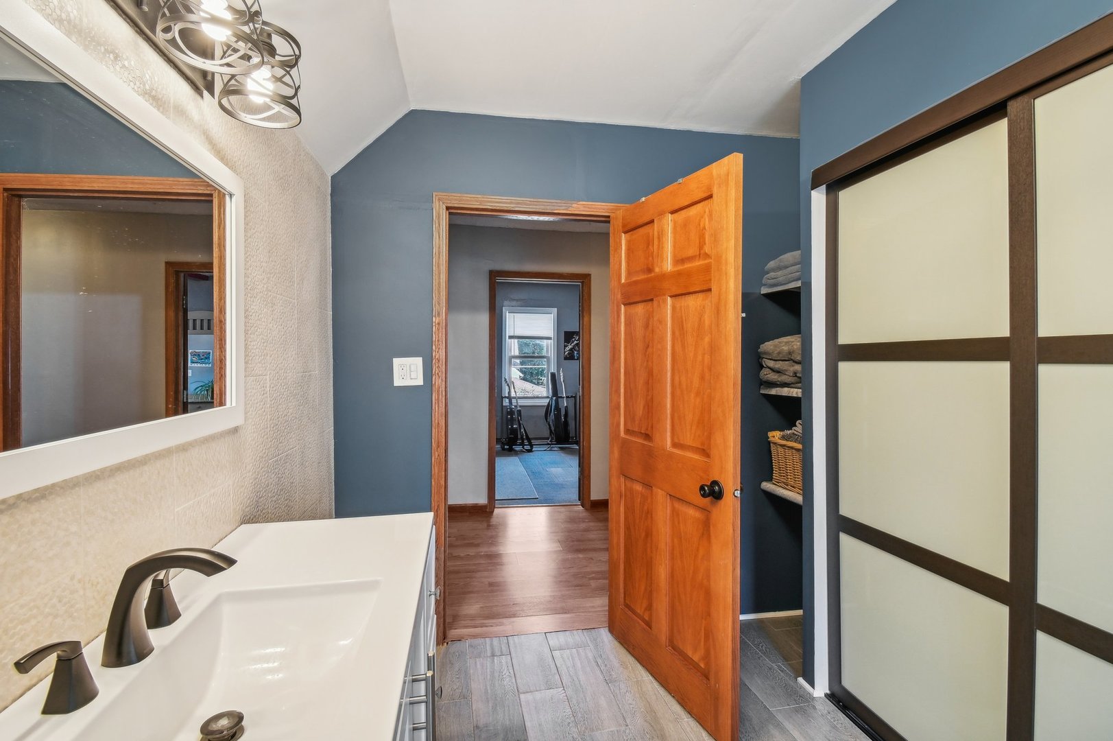 2900 Gabriel Avenue Zion, IL 60099 - Photo 35 of 52 a en suite bathroom with a sink and a mirror