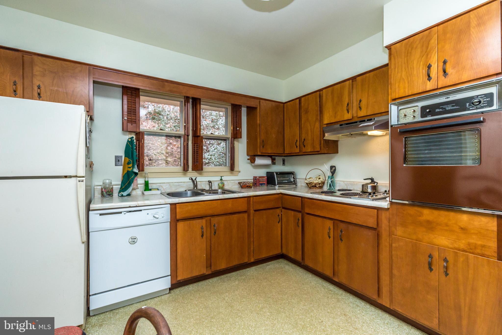 1915 Haverhill Road Baltimore, MD 21234 - Photo 11 of 35 Kitchen also has dishwasher, range, and oven.