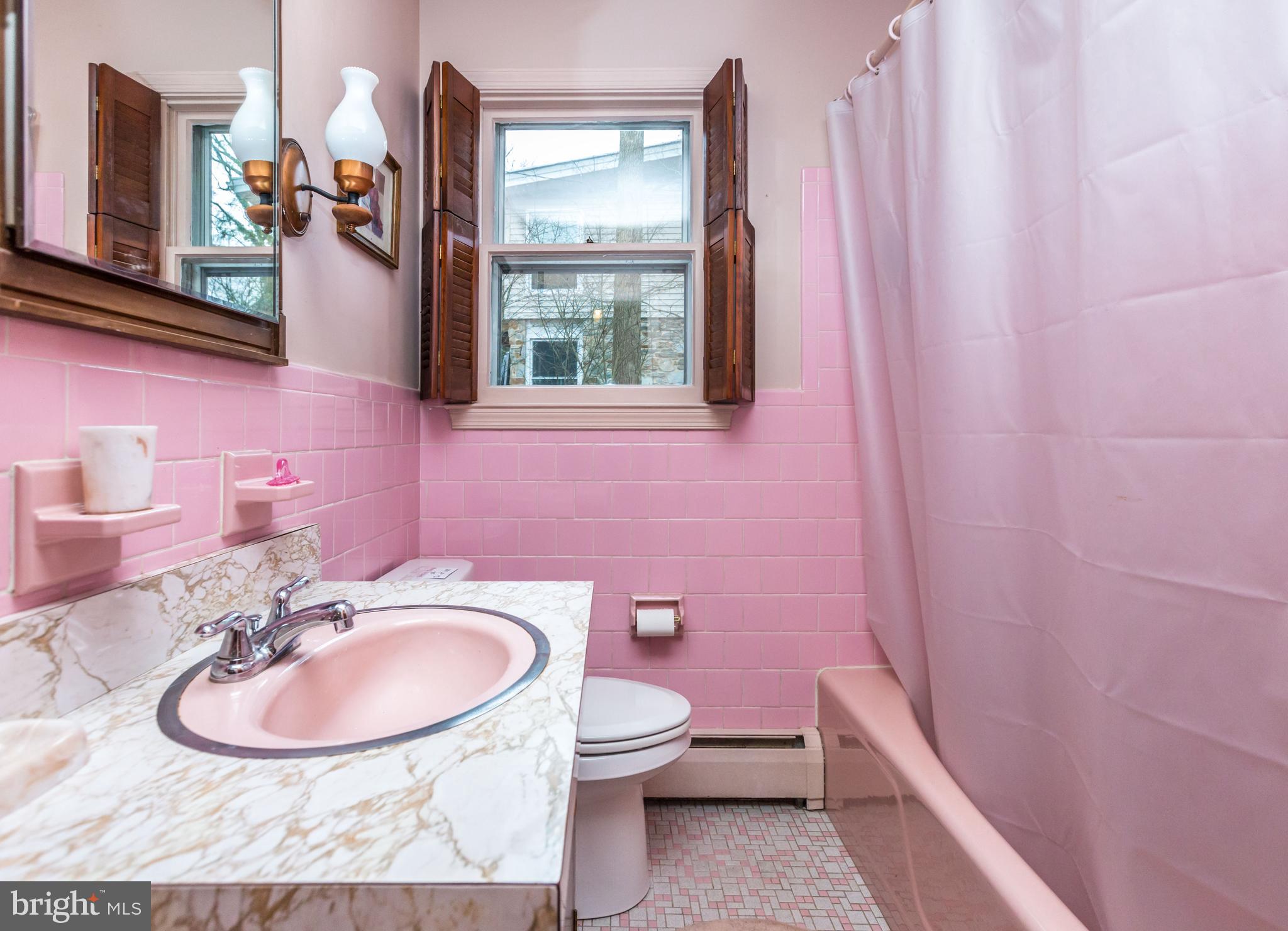 1915 Haverhill Road Baltimore, MD 21234 - Photo 20 of 35 Hall bath with tub shower