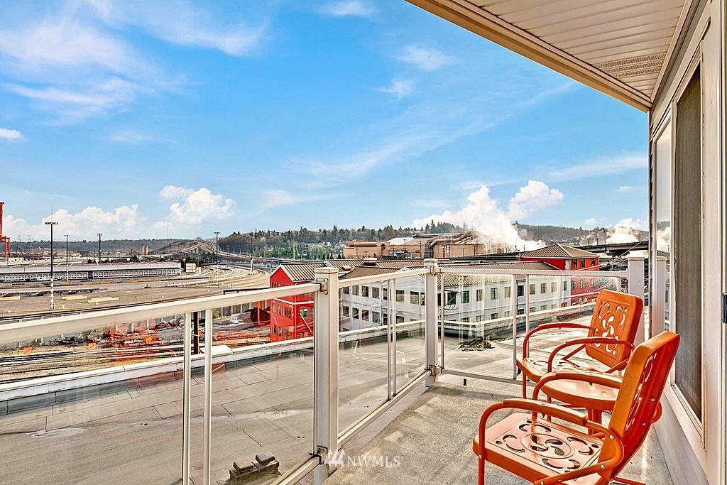 3318 30th Avenue Southwest, Unit B701 Seattle, WA 98126 - Photo 2 of 18