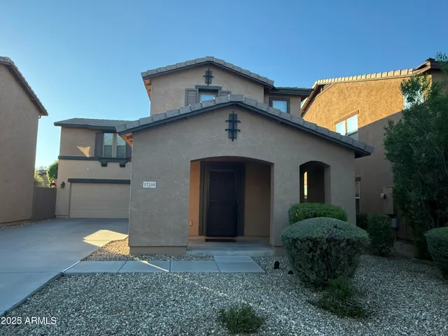 a view of a house with backyard and garden