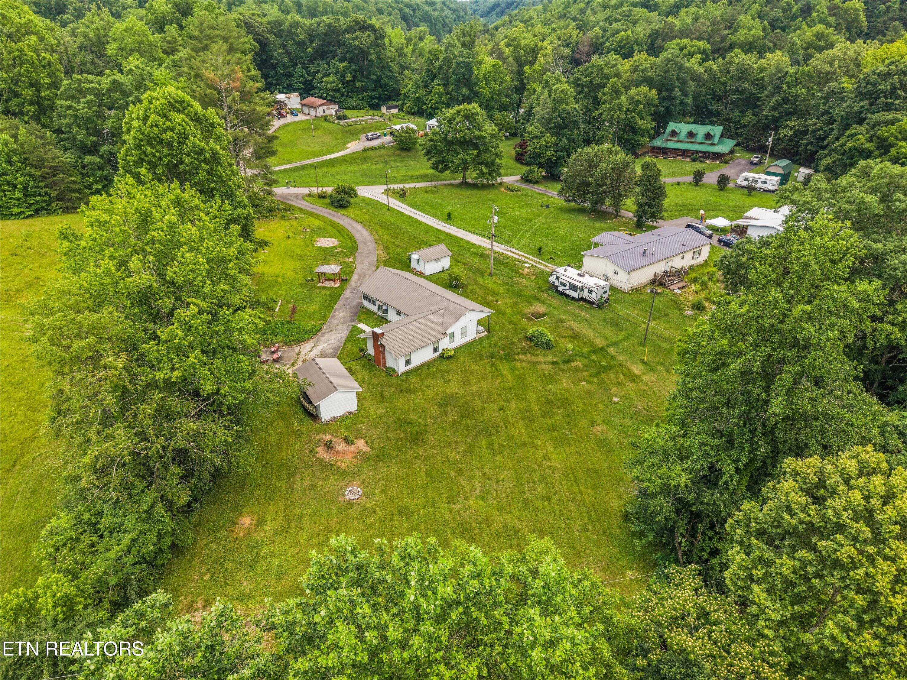 127 Mountain Road Oliver Springs, TN 37840 - Photo 32 of 36 127 Mountain Rd