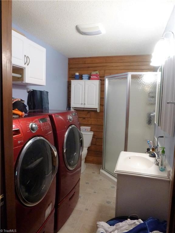 3057 Pierce Meadow Road Denton, NC 27239 - Photo 16 of 25 2nd bathroom + laundry