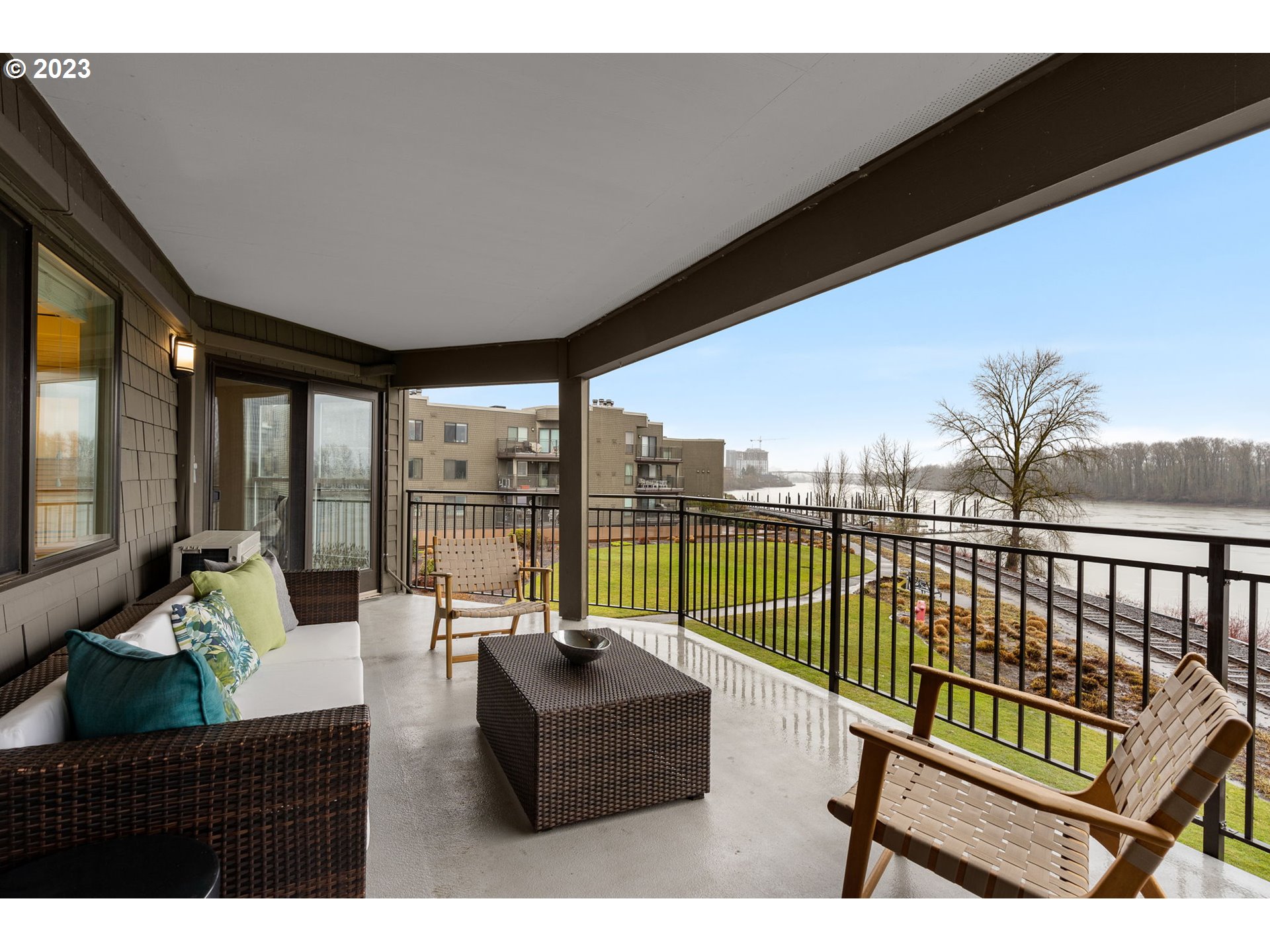 5630 South Riverside Lane, Unit 17 Portland, OR 97239 - Photo 15 of 32 Gallery Image 15