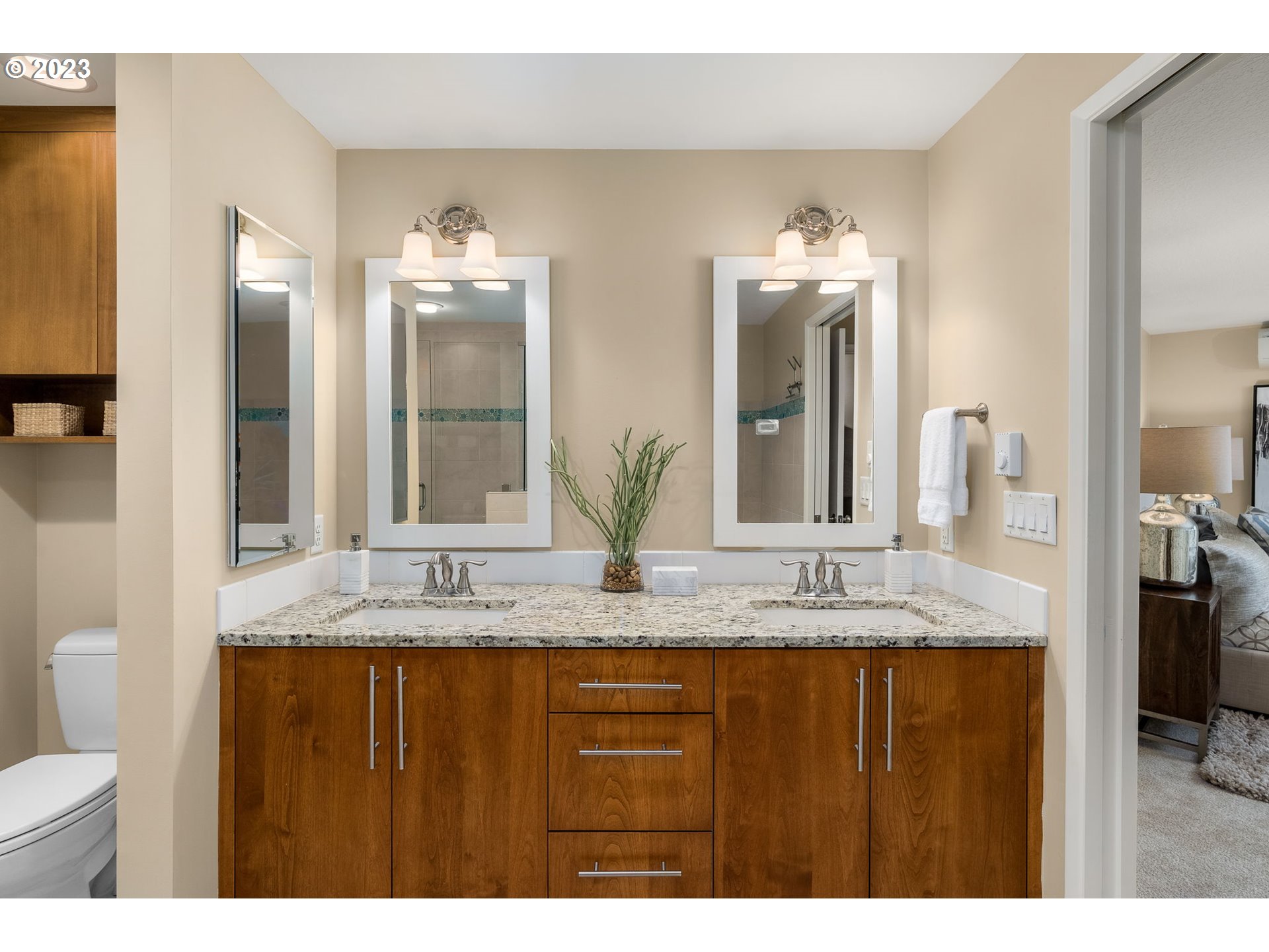5630 South Riverside Lane, Unit 17 Portland, OR 97239 - Photo 22 of 32 Gallery Image 22