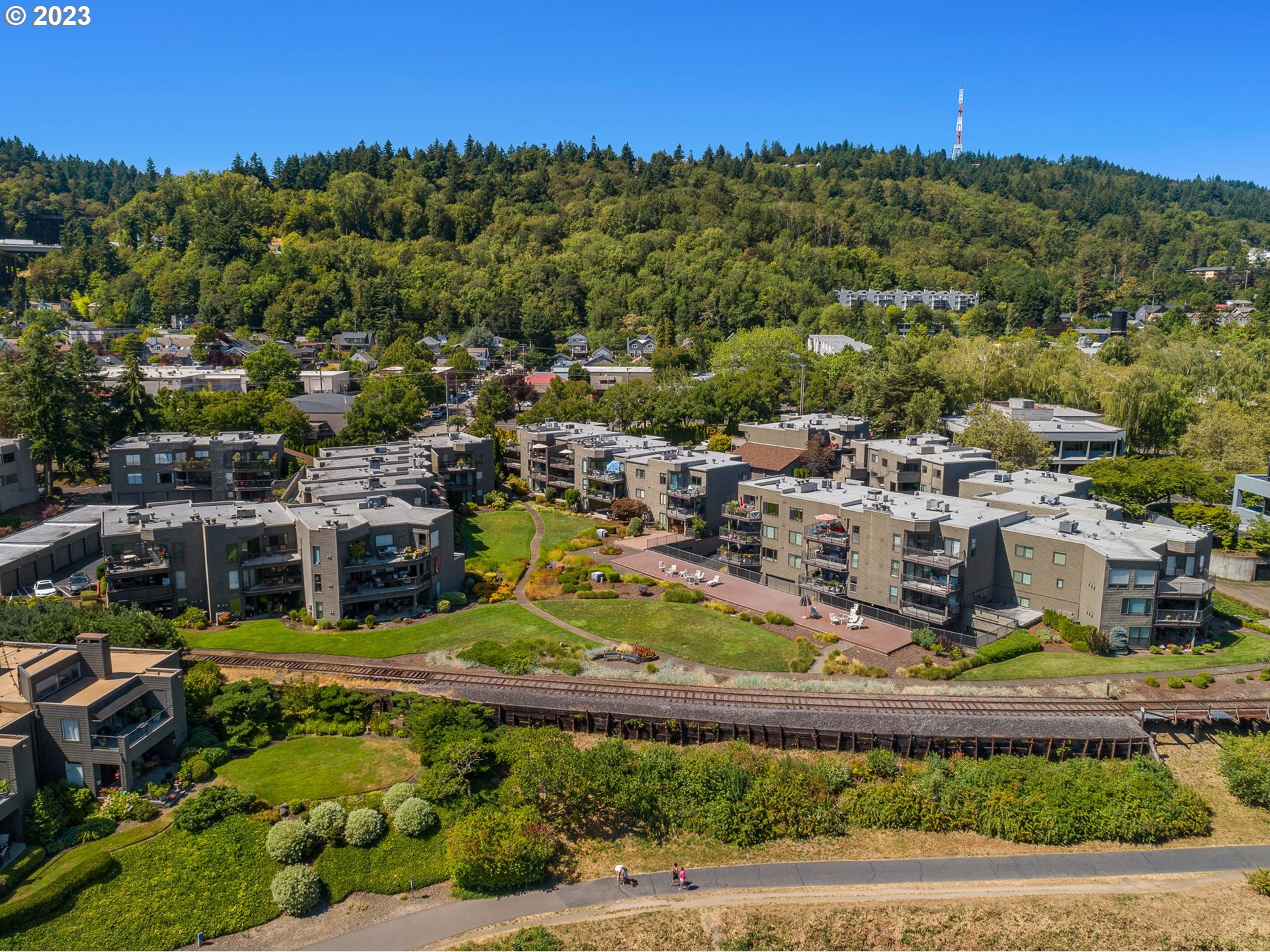 5630 South Riverside Lane, Unit 17 Portland, OR 97239 - Photo 26 of 32 Gallery Image 26