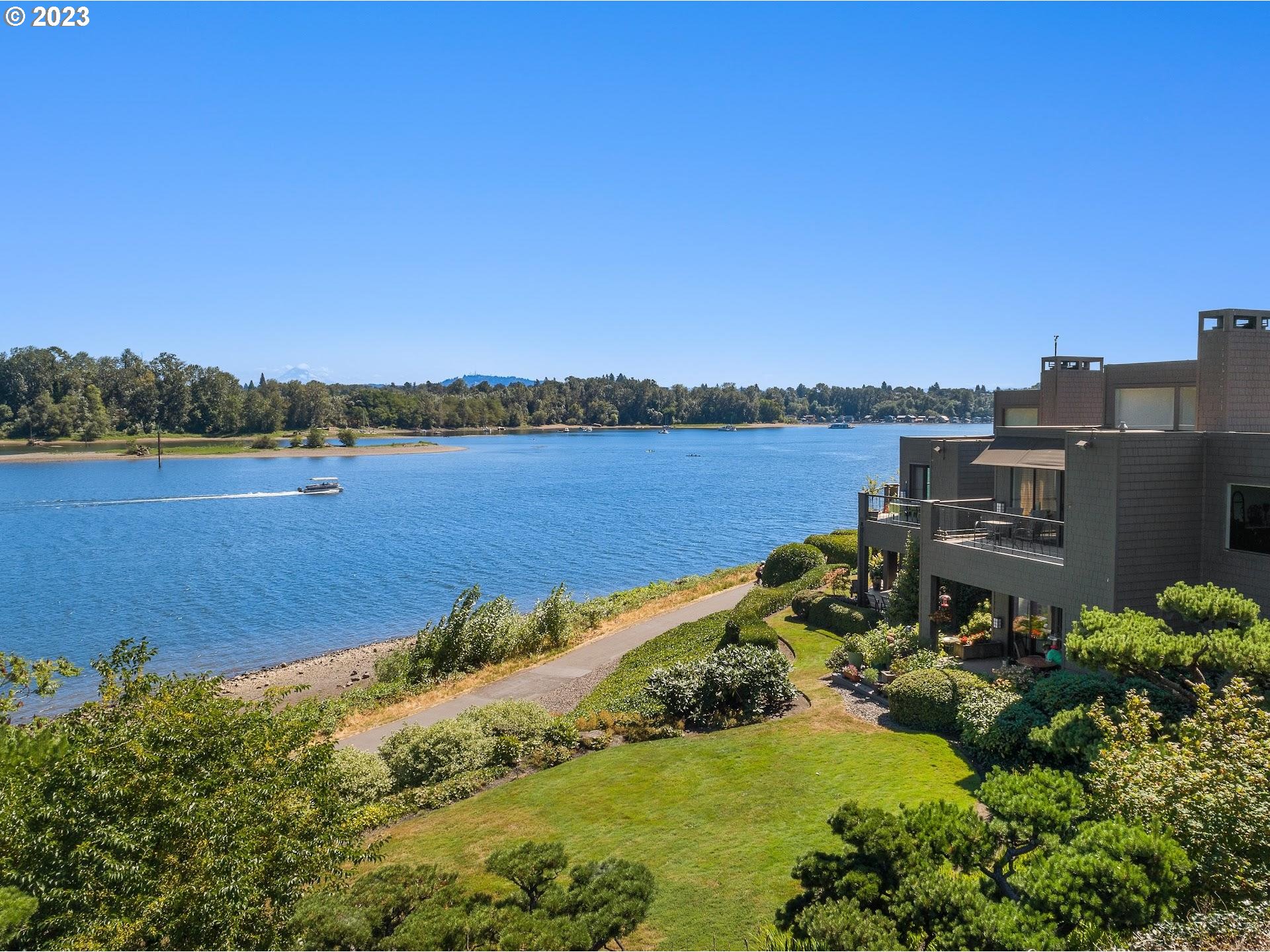 5630 South Riverside Lane, Unit 17 Portland, OR 97239 - Photo 27 of 32 Gallery Image 27