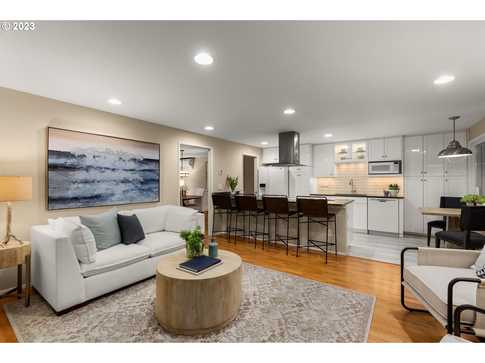 5630 South Riverside Lane, Unit 17 Portland, OR 97239 - Photo 3 of 32 Gallery Image 3