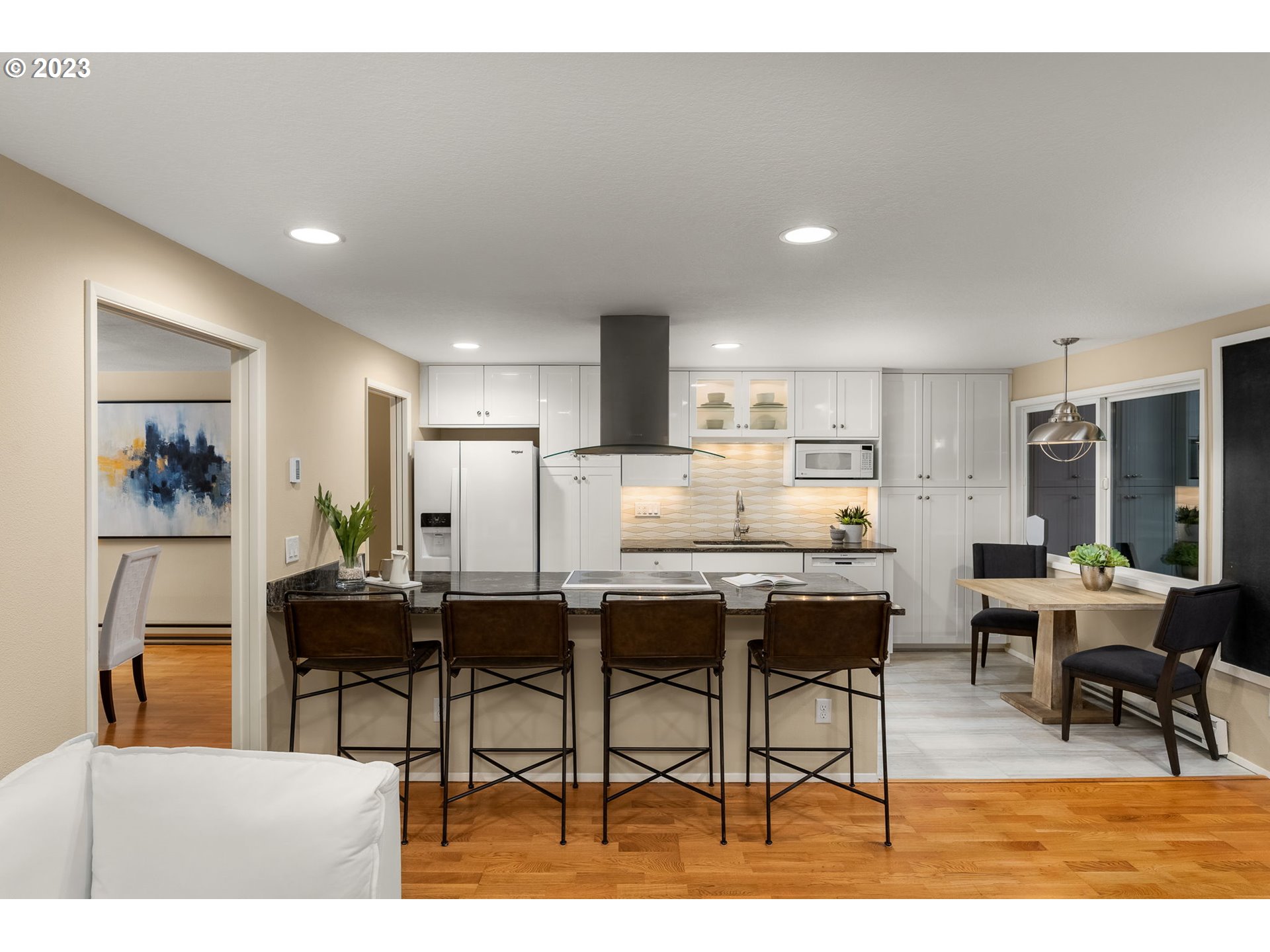 5630 South Riverside Lane, Unit 17 Portland, OR 97239 - Photo 5 of 32 Gallery Image 5