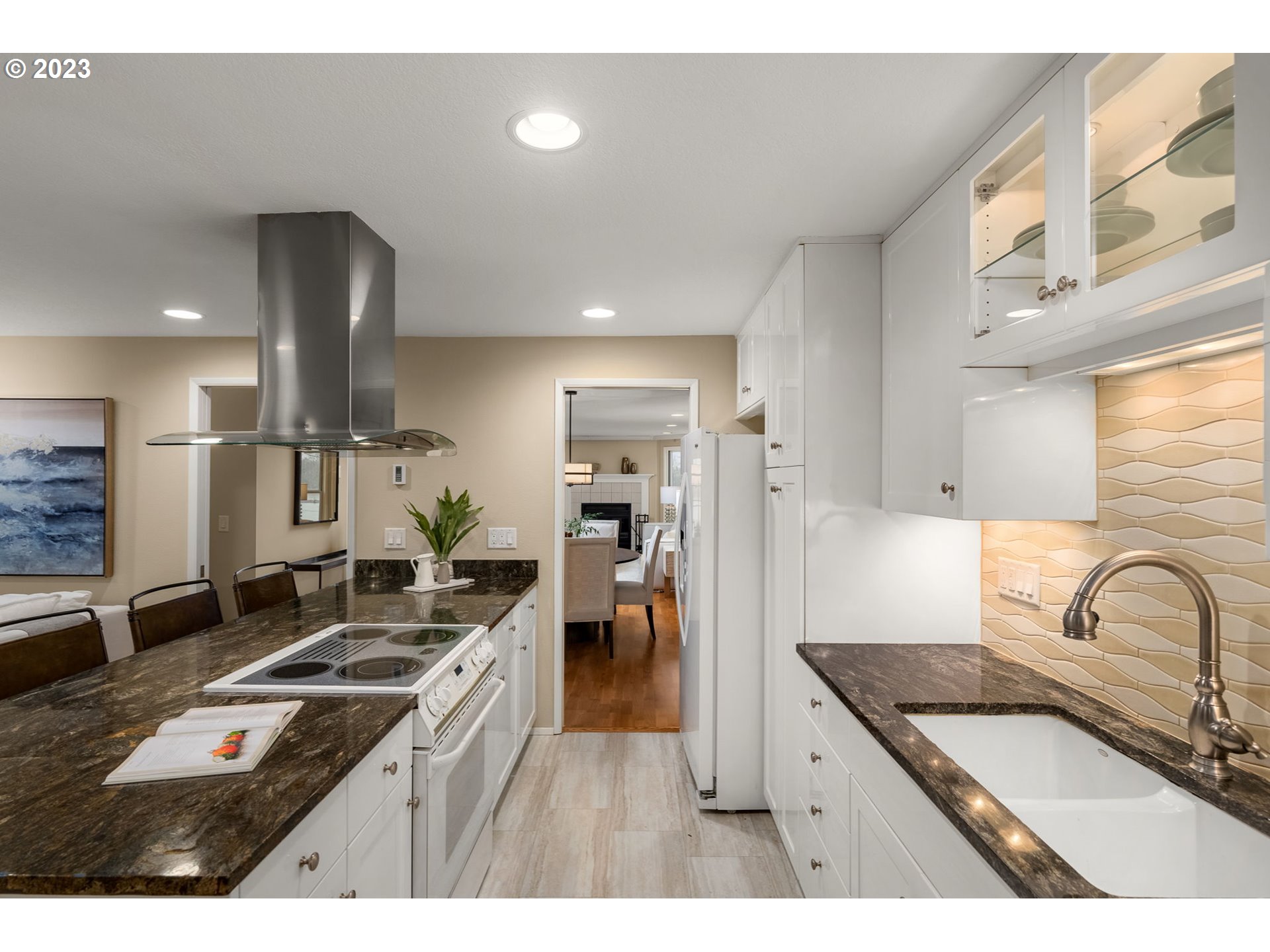 5630 South Riverside Lane, Unit 17 Portland, OR 97239 - Photo 8 of 32 Gallery Image 8