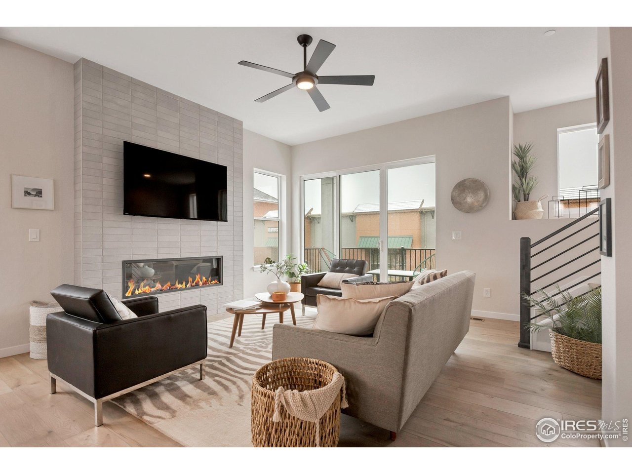 Bright and Open Plan w/ 10 Foot Ceilings