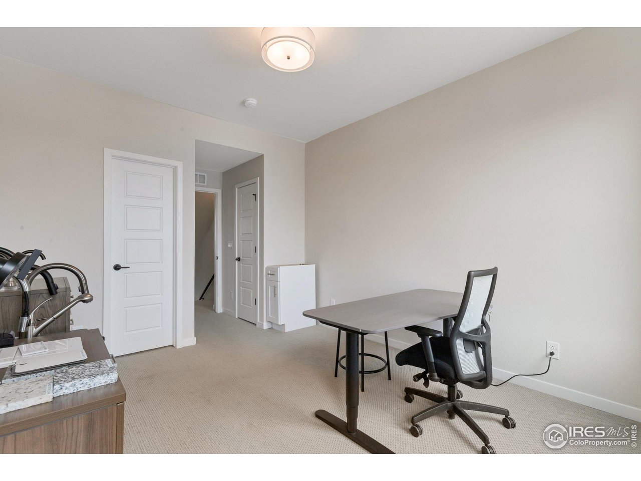 352 Superior Drive Superior, CO 80027 - Photo 20 of 22 Upstairs Bathroom #2 w/ Walk-in Closet and Linen