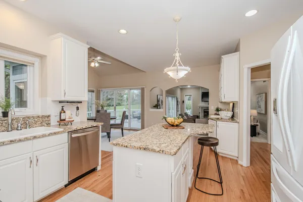 $799,900 | 9640 Cambridge Drive, Saline, MI 48176