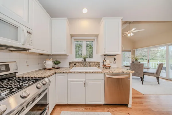 $799,900 | 9640 Cambridge Drive, Saline, MI 48176