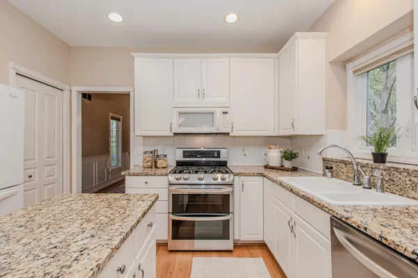 $799,900 | 9640 Cambridge Drive, Saline, MI 48176