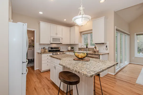 $799,900 | 9640 Cambridge Drive, Saline, MI 48176