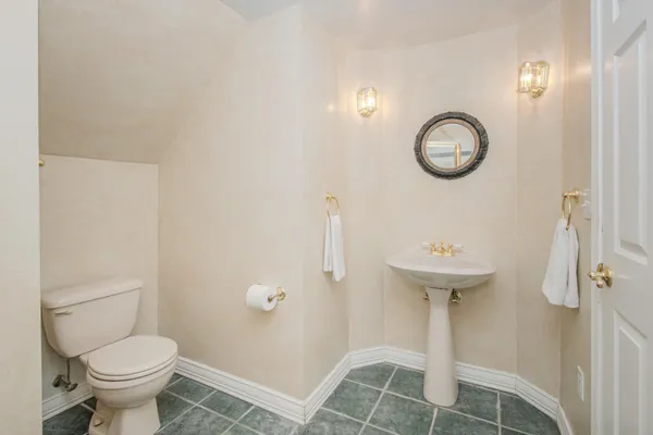 $799,900 | 9640 Cambridge Drive, Saline, MI 48176