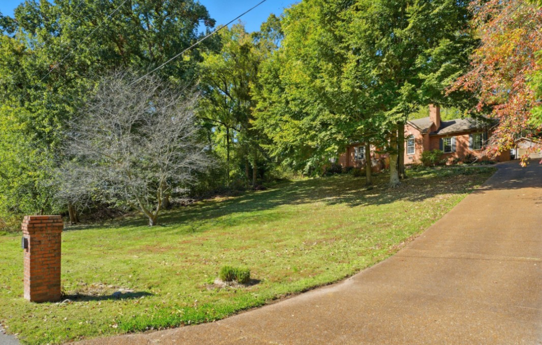 104 Kemper Court Springfield, TN 37172 - Photo 40 of 40 a view of a yard with large trees