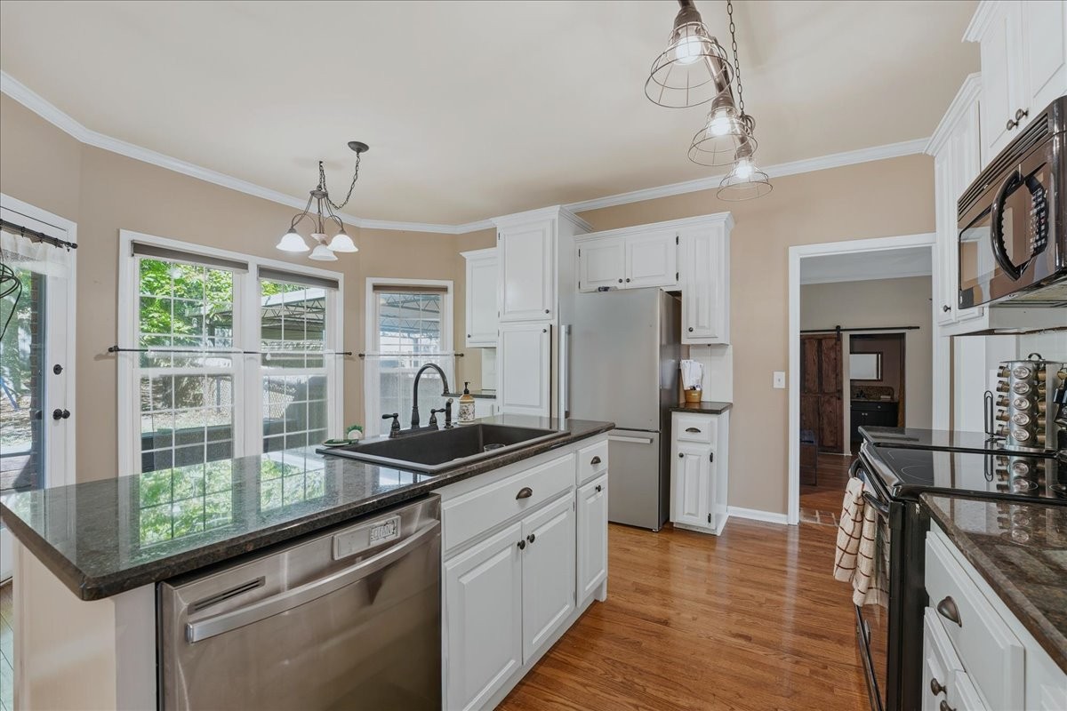 104 Kemper Court Springfield, TN 37172 - Photo 10 of 40 a kitchen with granite countertop a sink and refrigerator