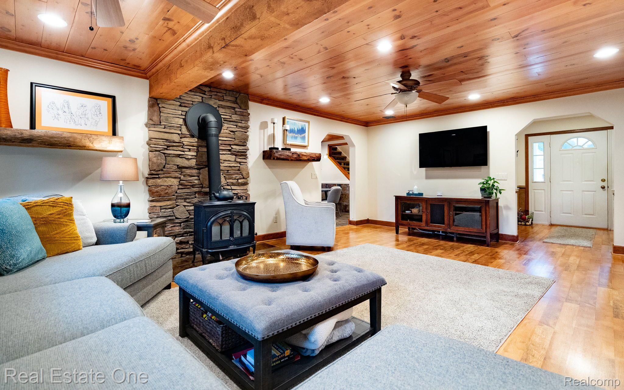 461 Shortridge Avenue Rochester, MI 48307 - Photo 15 of 48 Living room