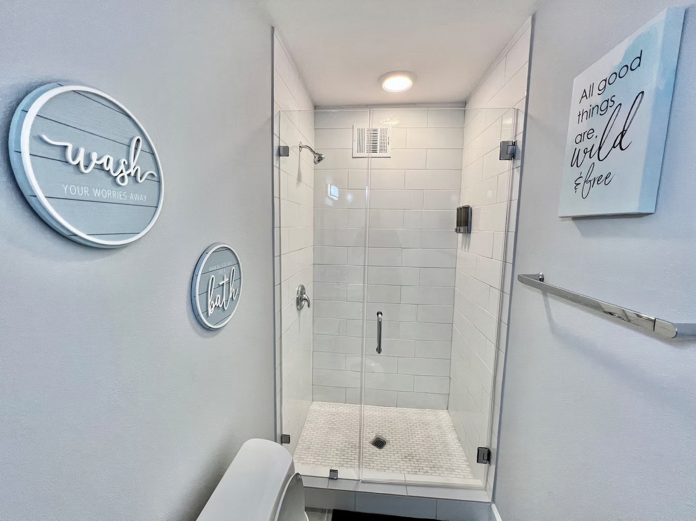 1508 Ridgewood Street, Unit A Houston, TX 77006 - Photo 14 of 16 a bathroom with a shower a mirror and a toilet