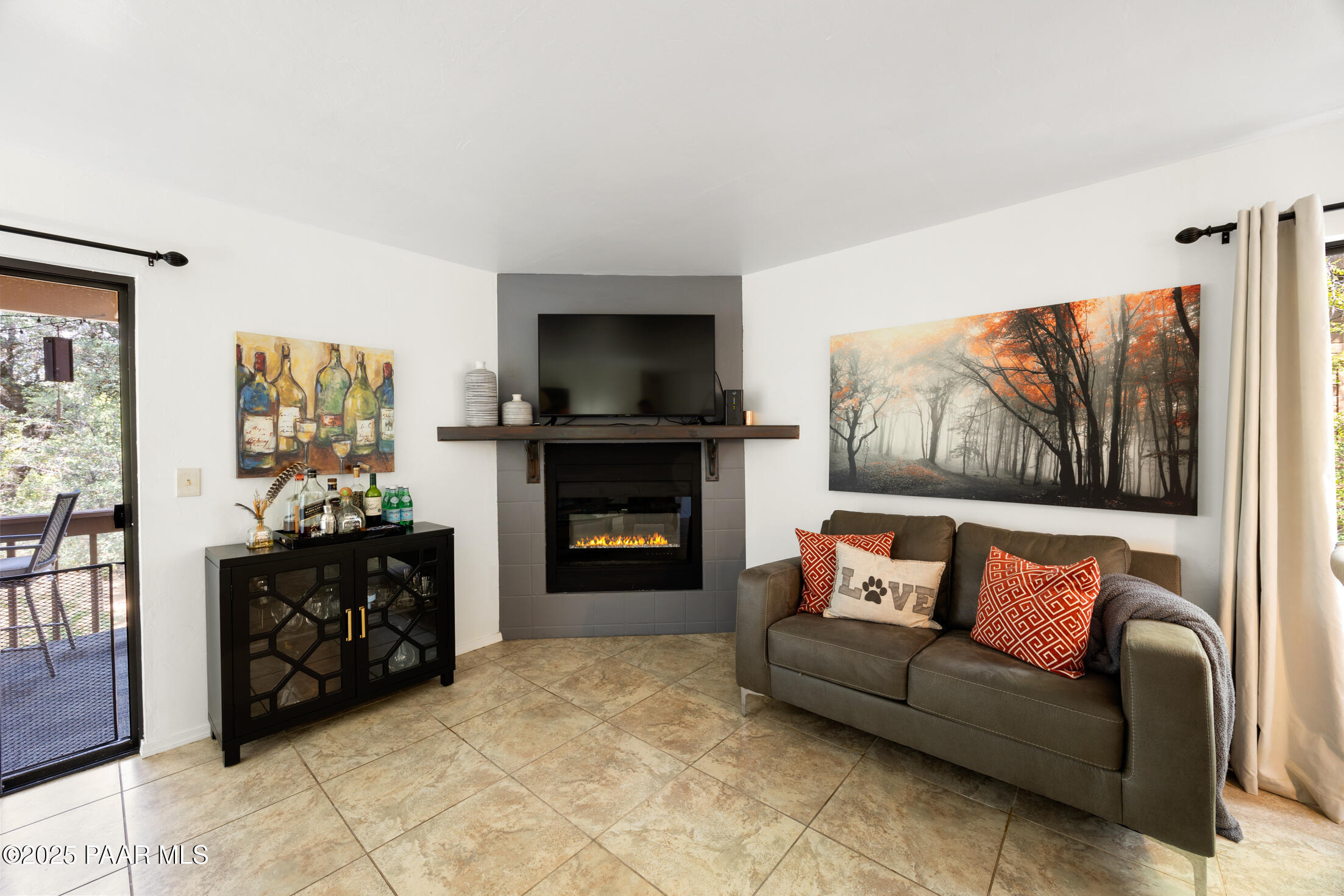 Fireplace in LIV