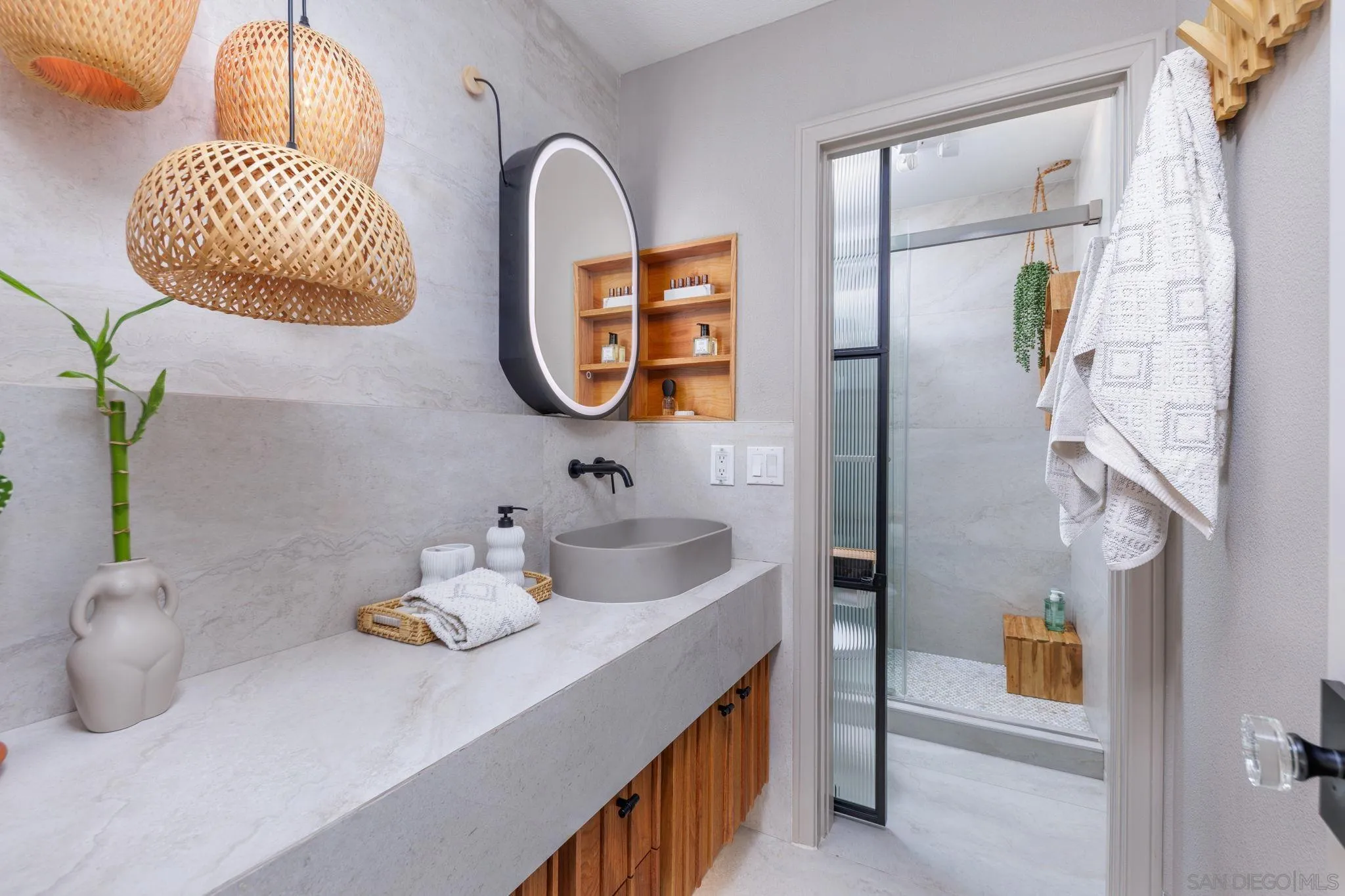 2421 Crooked Trail Road Chula Vista, CA 91914 - Photo 21 of 35 Bathroom