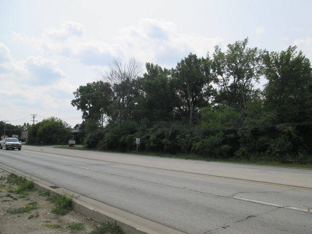 20412 North Rand Road Palatine, IL 60074 - Photo 5 of 11 a view of a backyard of the house