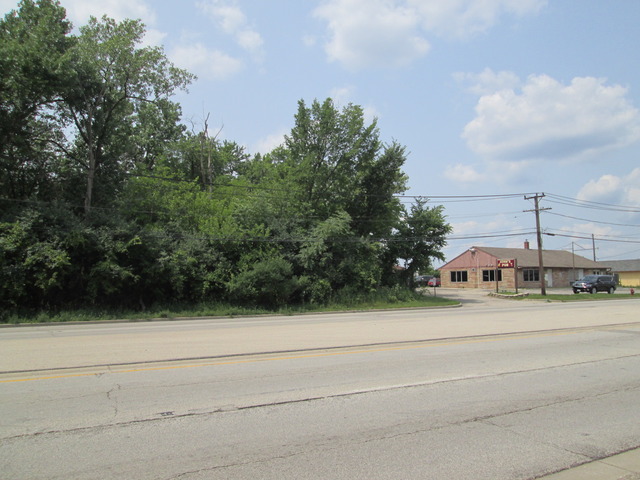 20412 North Rand Road Palatine, IL 60074 - Photo 8 of 11 a terrace view with sitting space and garden view
