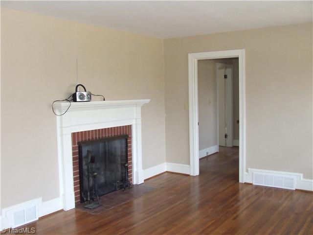 416 Dublin Road Asheboro, NC 27203 - Photo 3 of 14 Living Room.