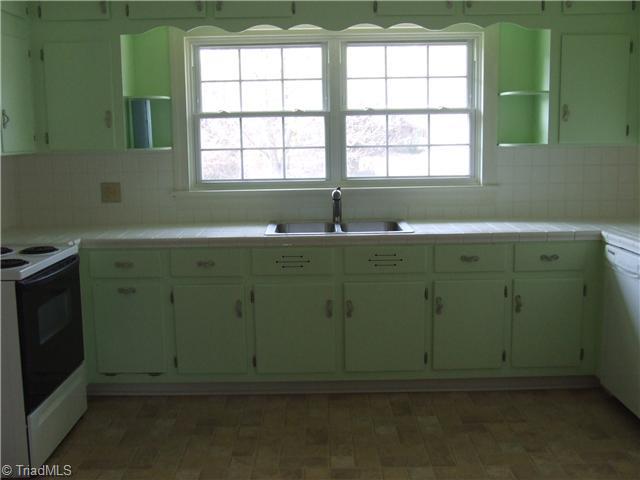 416 Dublin Road Asheboro, NC 27203 - Photo 6 of 14 Kitchen.