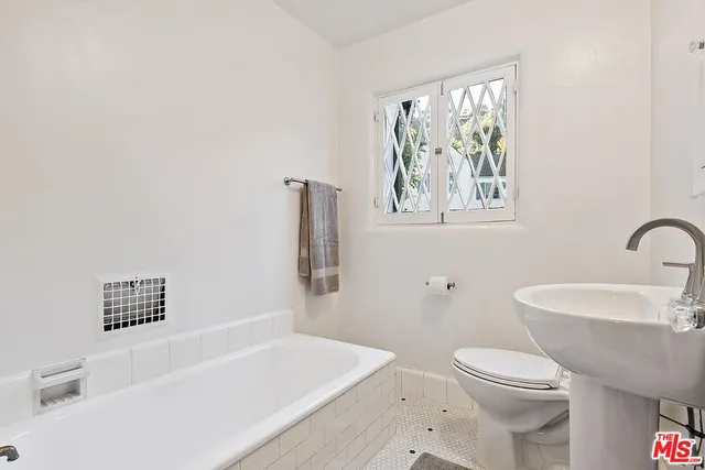 $5,250 | 3484 Oak Glen Drive, Los Angeles, CA 90068