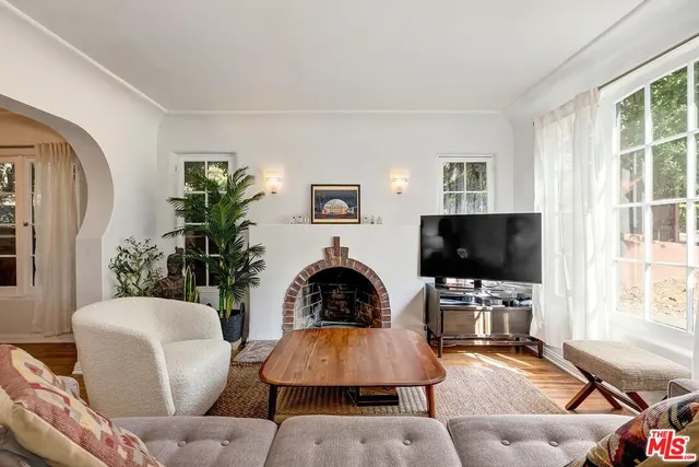 $5,250 | 3484 Oak Glen Drive, Los Angeles, CA 90068