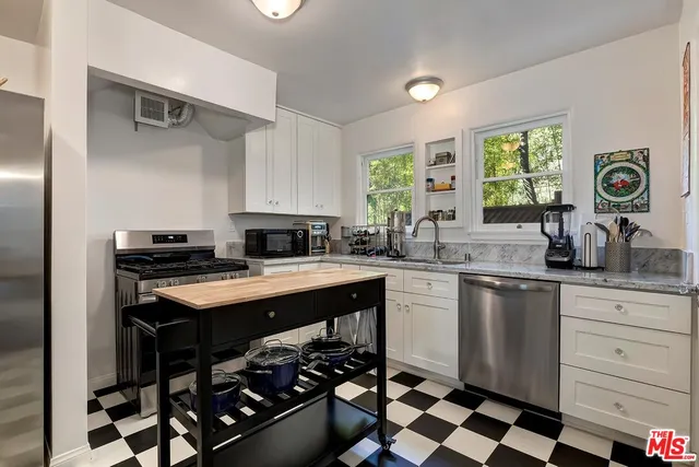 $5,250 | 3484 Oak Glen Drive, Los Angeles, CA 90068