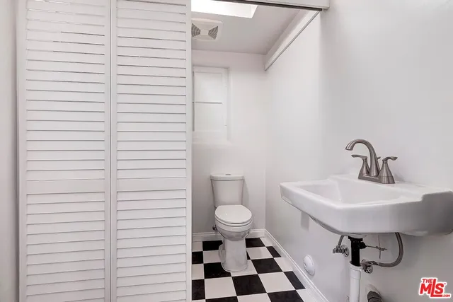 $5,250 | 3484 Oak Glen Drive, Los Angeles, CA 90068