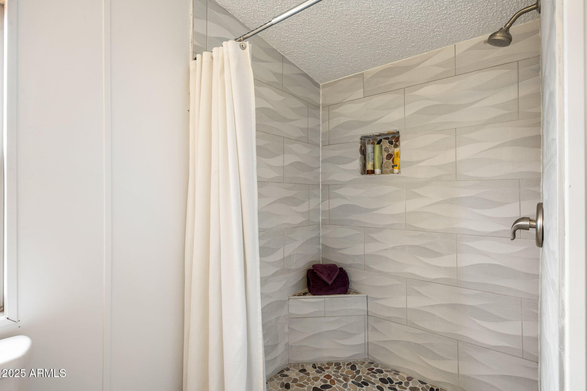 2064 Pinewood Drive Overgaard, AZ 85933 - Photo 14 of 33 a bathroom with a shower