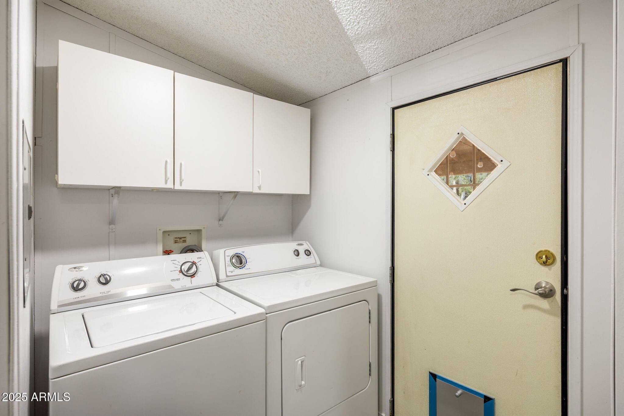 2064 Pinewood Drive Overgaard, AZ 85933 - Photo 20 of 33 a view of washer and dryer with kitchen in the background