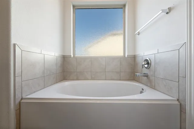 $400,000 | 160 Copper Lane, Kyle, TX 78640