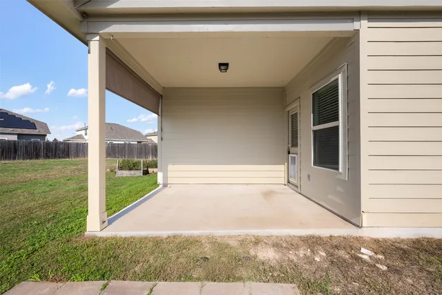 $400,000 | 160 Copper Lane, Kyle, TX 78640