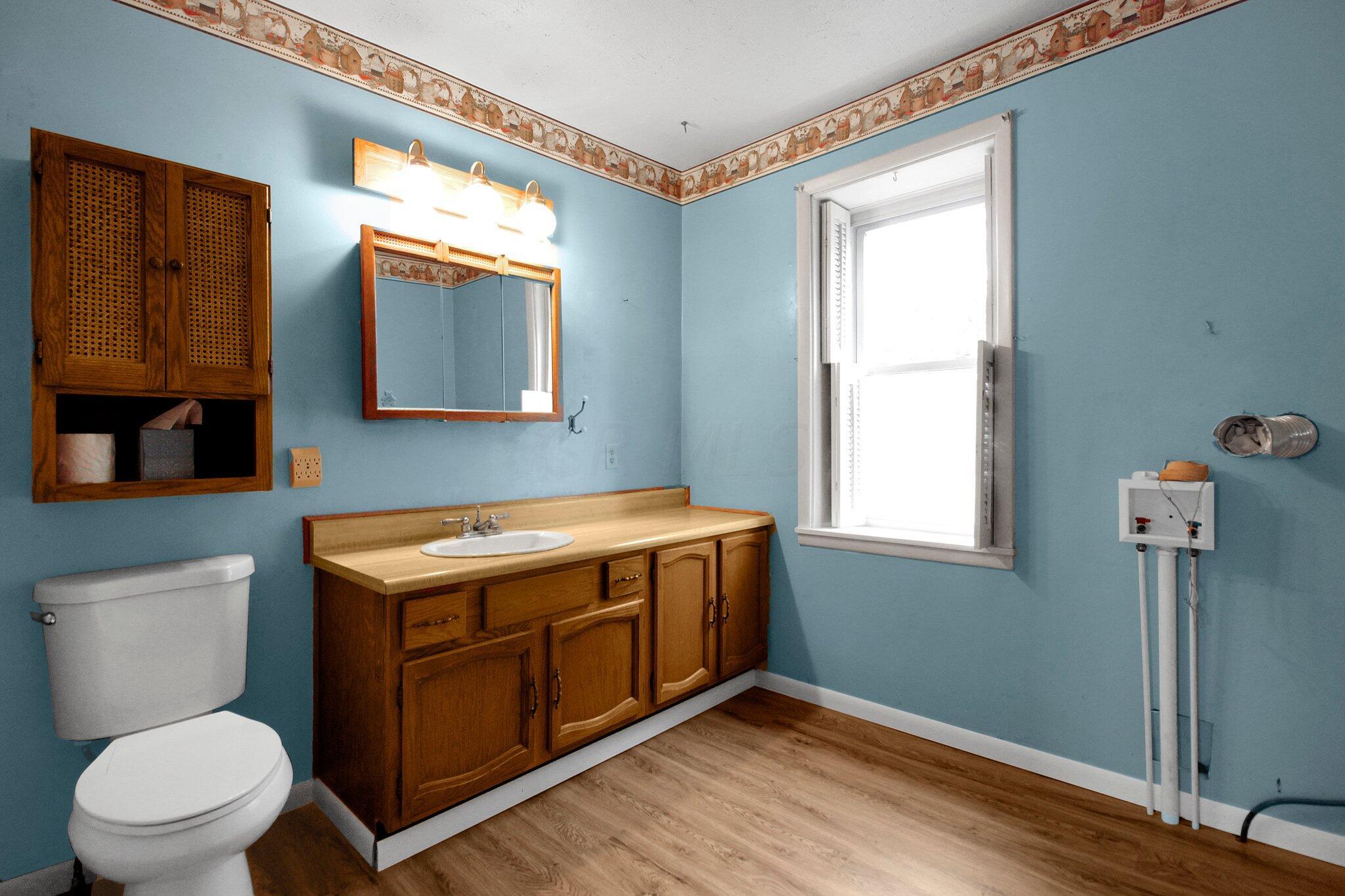460 Clark State Road Gahanna, OH 43230 - Photo 11 of 25 1st fl full bath
