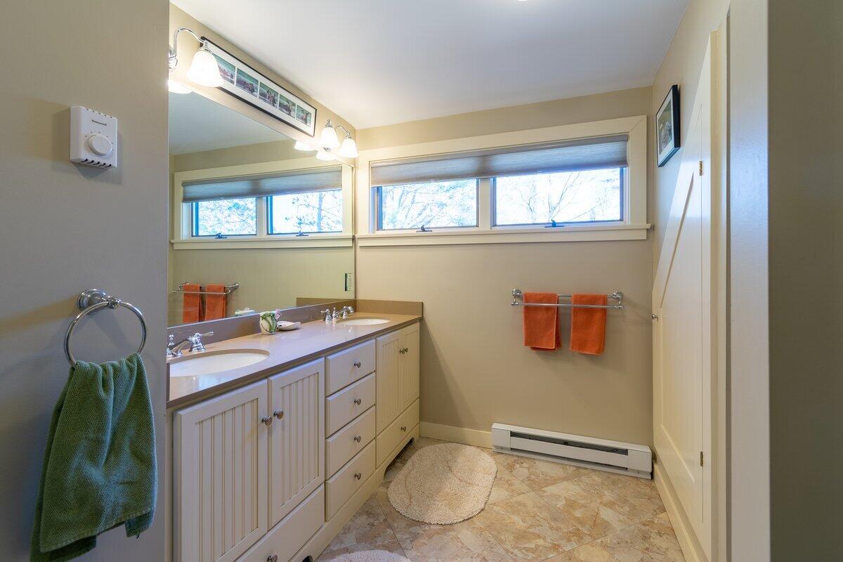 33 Jameson Point Road, Unit 4 Rockland, ME 04841 - Photo 18 of 30 33 Jameson Pt Int-26