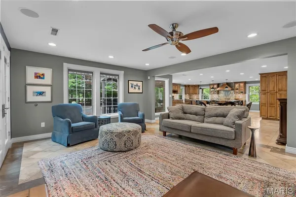 $1,100,000 | 912 Karau Lane, Cape Girardeau, MO 63701