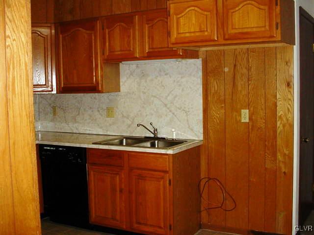 429 Blue Ridge Drive Nazareth, PA 18064 - Photo 8 of 14 Gallery Image 8