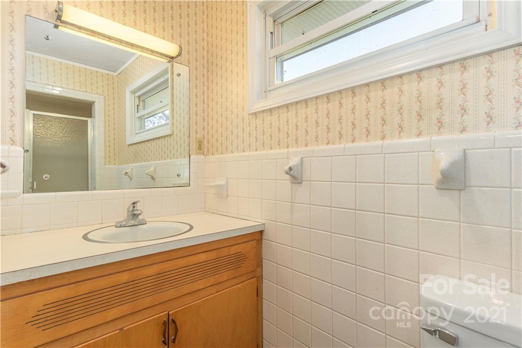 467 Morgan Road Candler, NC 28715 - Photo 12 of 22 Gallery Image 12