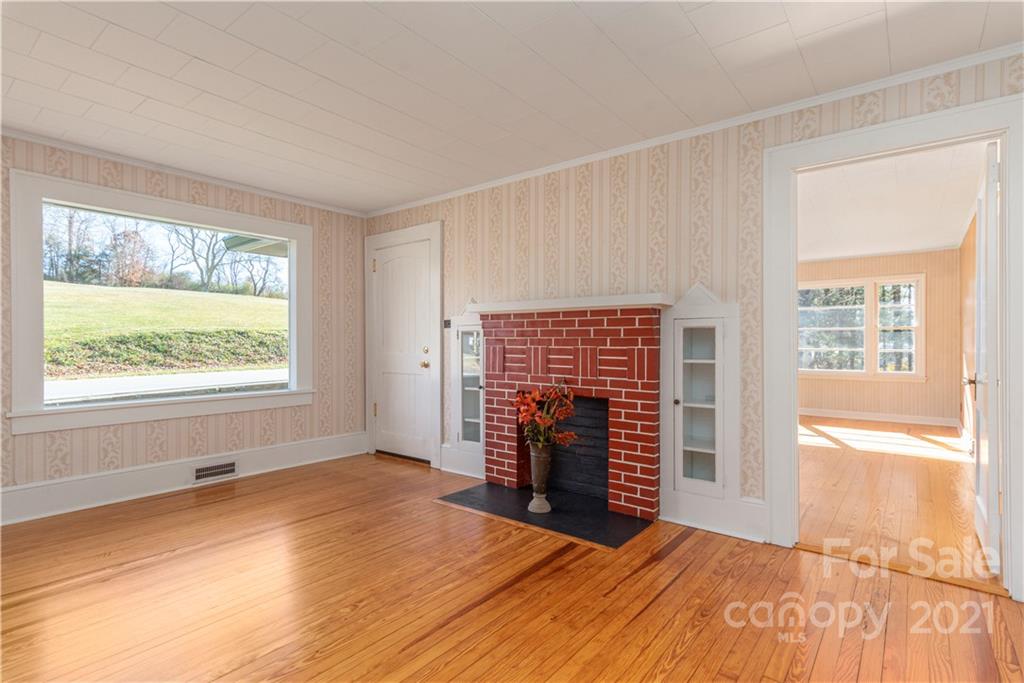 467 Morgan Road Candler, NC 28715 - Photo 4 of 22 Gallery Image 4