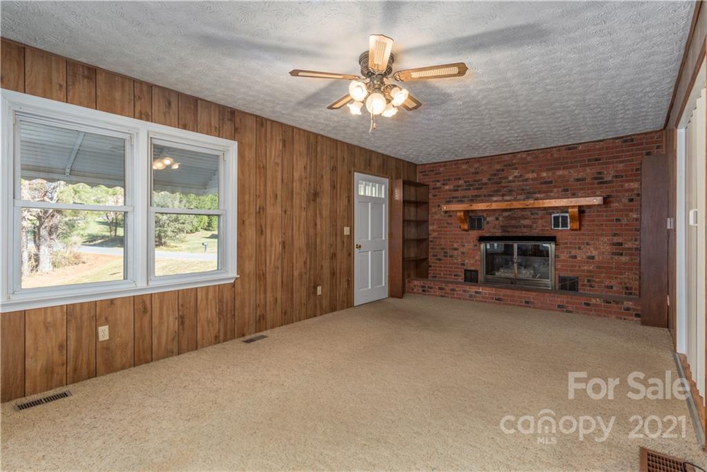 467 Morgan Road Candler, NC 28715 - Photo 7 of 22 Gallery Image 7