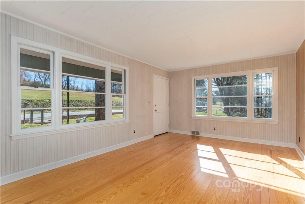 467 Morgan Road Candler, NC 28715 - Photo 8 of 22 Gallery Image 8