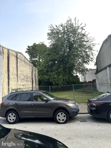 a view of a yard in front of a house